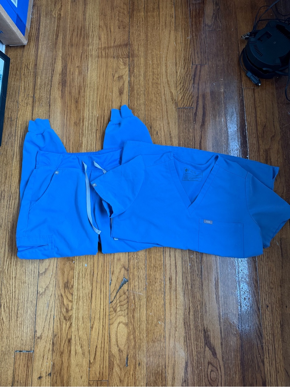 Figs ceil blue scrub set